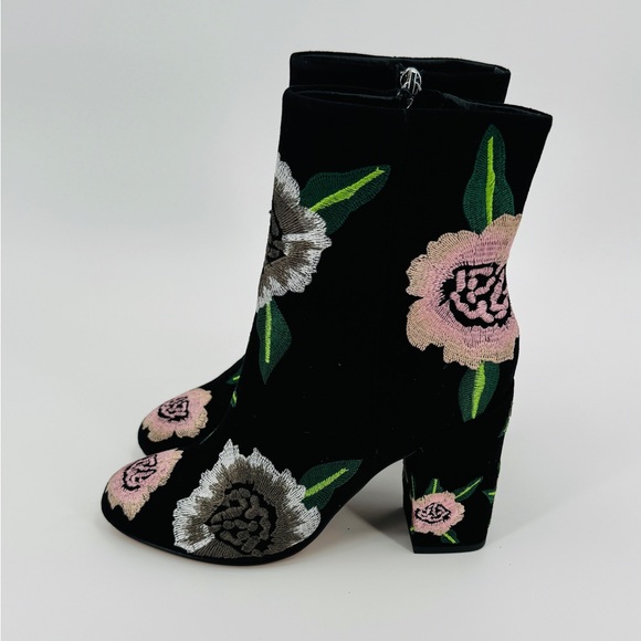 Rebecca Minkoff Bryce Embroidered Floral‎ Suede Boots Size 7 - Picture 4 of 14